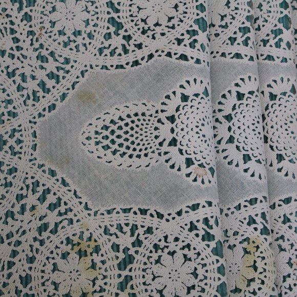 5-pc VINTAGE Fabric tablecloth napkin Turquoise and 7-pc plastic white - Picture 5 of 15